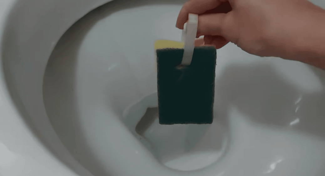 “Пришпандьорила” мило до губки – і туалет чистий на 100%: бруд змивається сам, поки я п’ю собі каву вдома 