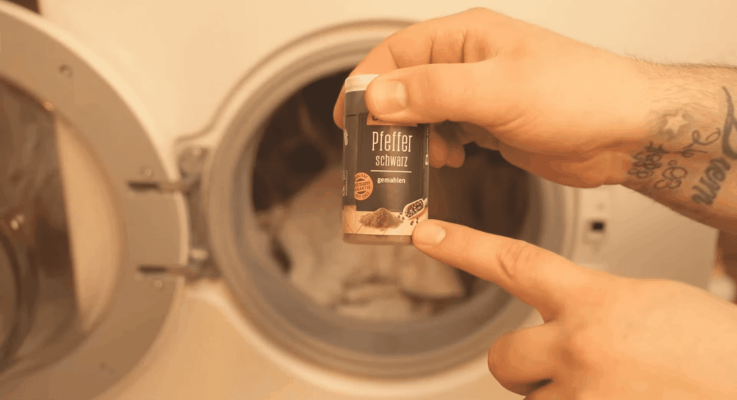 Сипанула 1 жменьку чорного перцю прямо в пралку: це не “вуду”, а секретний лайфхак 
