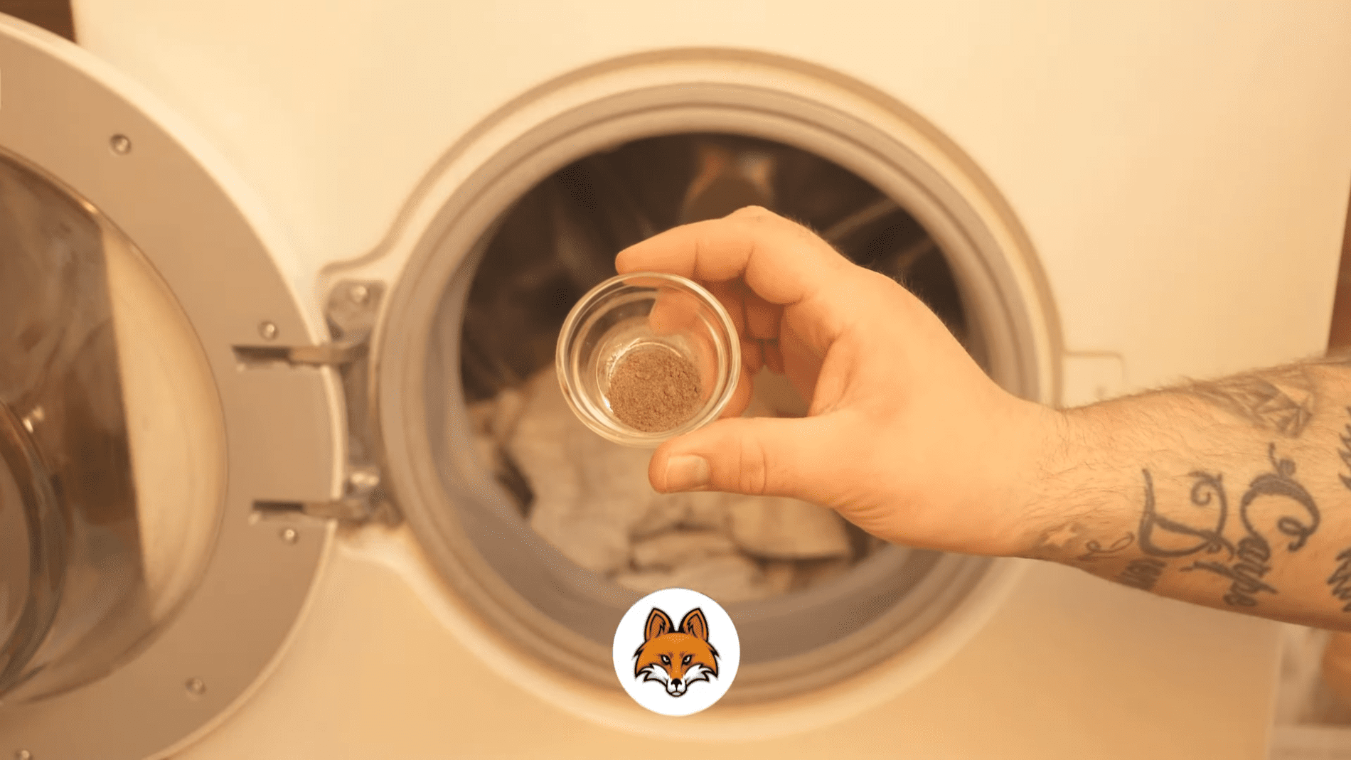 Експерти розповіли про цікавий лайфхак під час прання. Фото: YouTube/Smart Fox