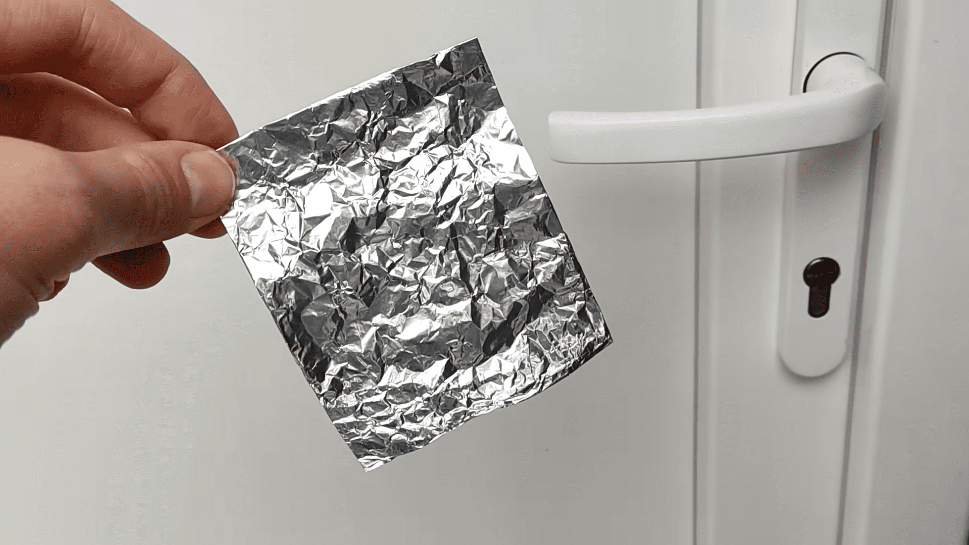 Дачники розповіли, як захистити сад і подвір'я від птахів та комах. Фото: YouTube/ПРИРОДНЕ ЗДОРОВ'Я