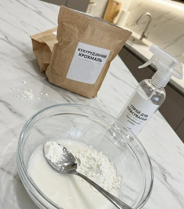 Для того, щоб постіль була рівною та м'якою, можна використовувати крохмаль під час прасування