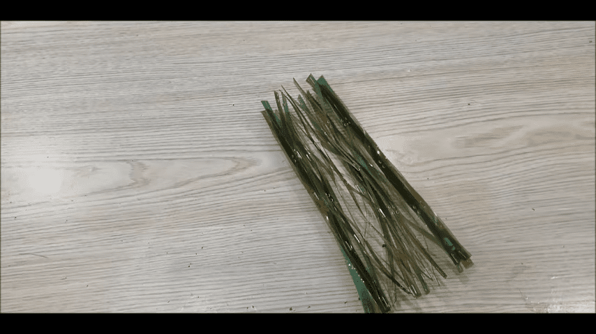 Експерти розповіли, як із пластикових пляшок зробити міцну сітку. Фото: YouTube