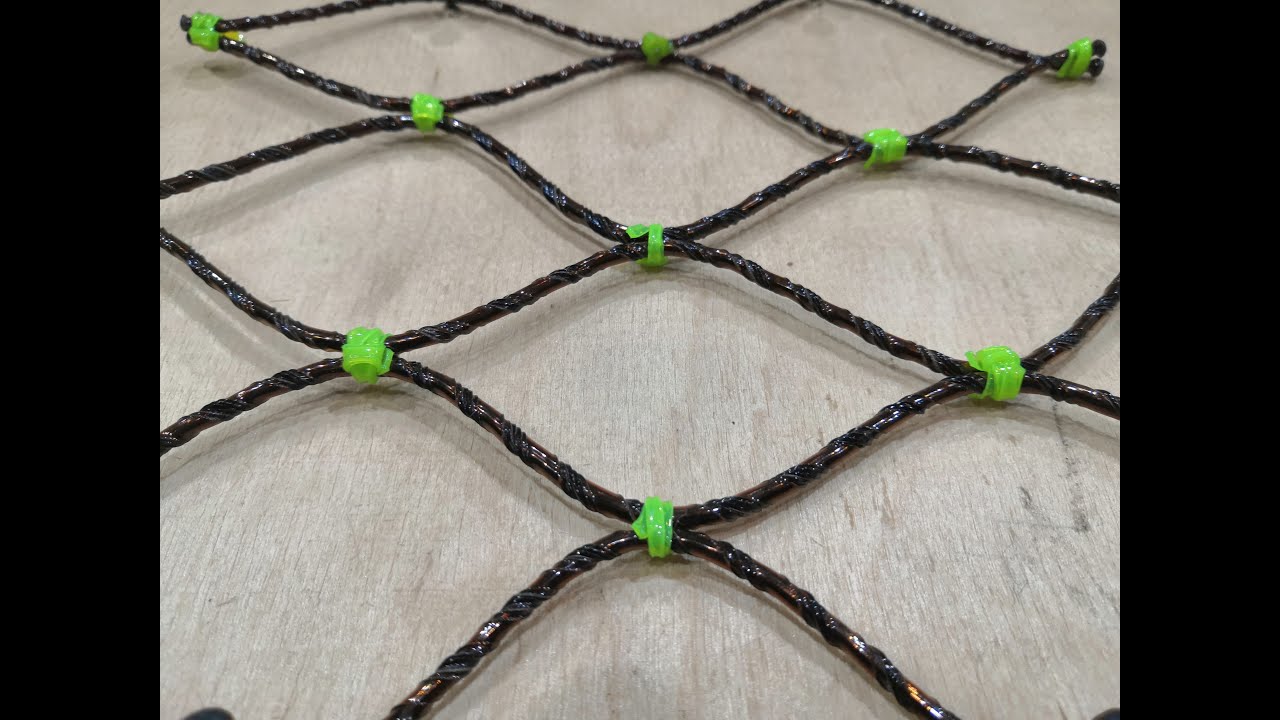 Експерти розповіли, як із пластикових пляшок зробити міцну сітку. Фото: YouTube