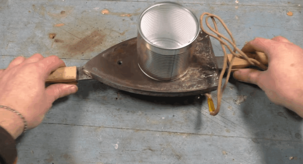 Викинути стару праску – це викинути 500 грн: зняла підошву за 10 хвилин і маю пристрій для ремонту даху 