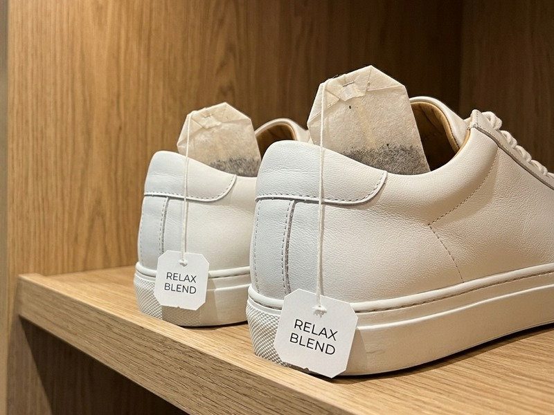 Як прибрати неприємні запахи у шафі за допомогою чайних пакетиків