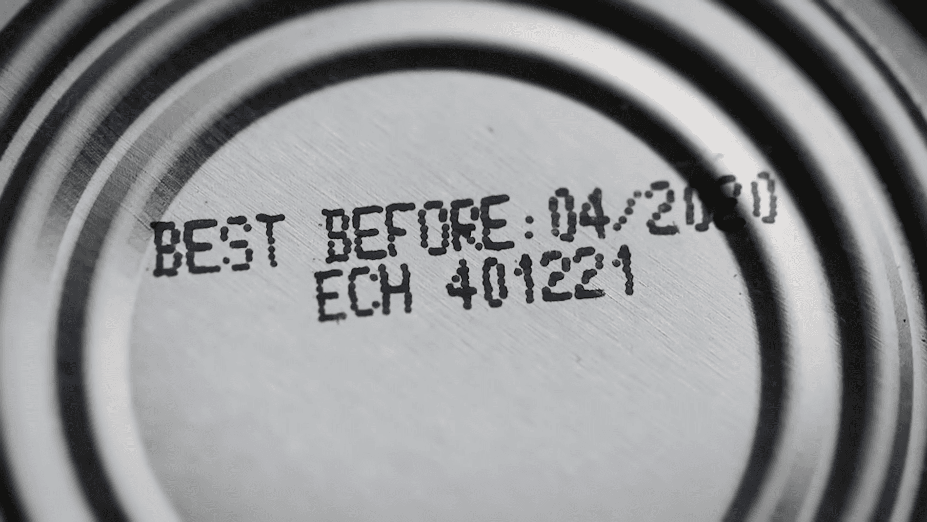 Експерти розповіли правду про термін придатності на продуктах харчування. Фото: YouTube