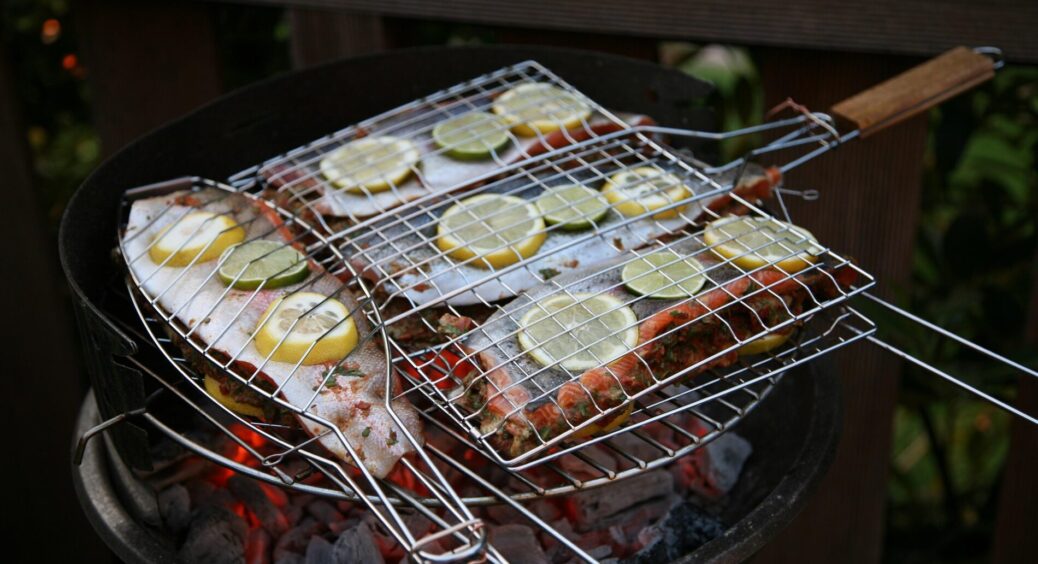 Решітка гриль: чим відтерти нагар за 10 хвилин – пакет для запікання став моїм головним лайфхаком 