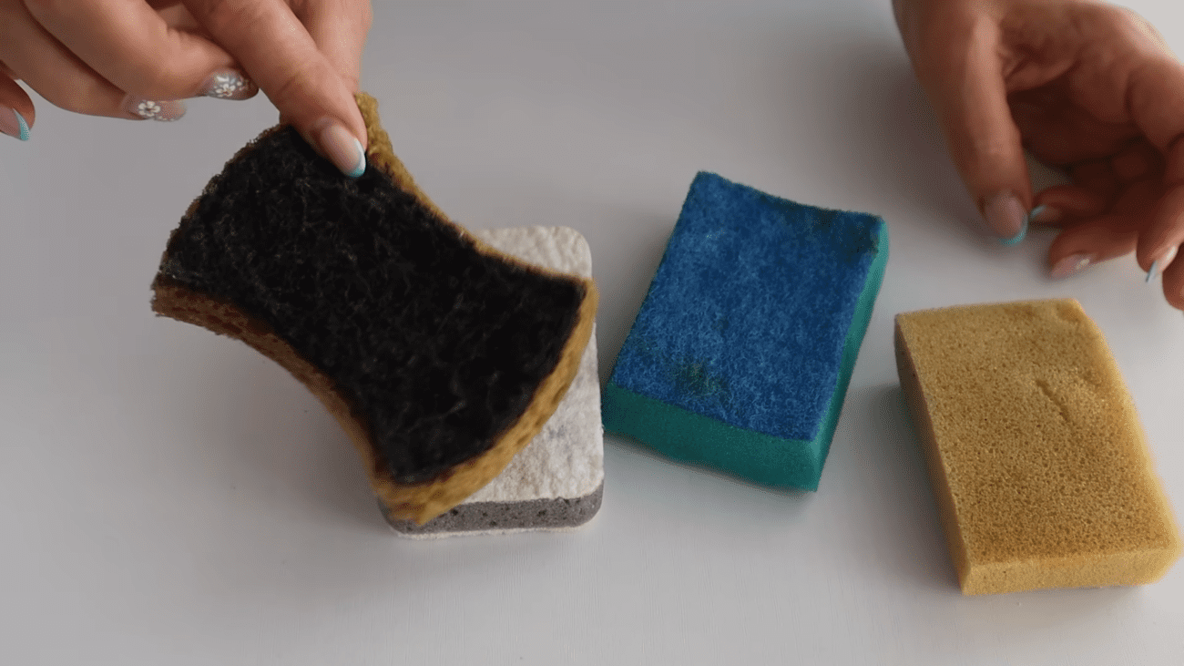 Господині розповіли про альтернативу звичайним губкам для посуду. Фото: YouTube