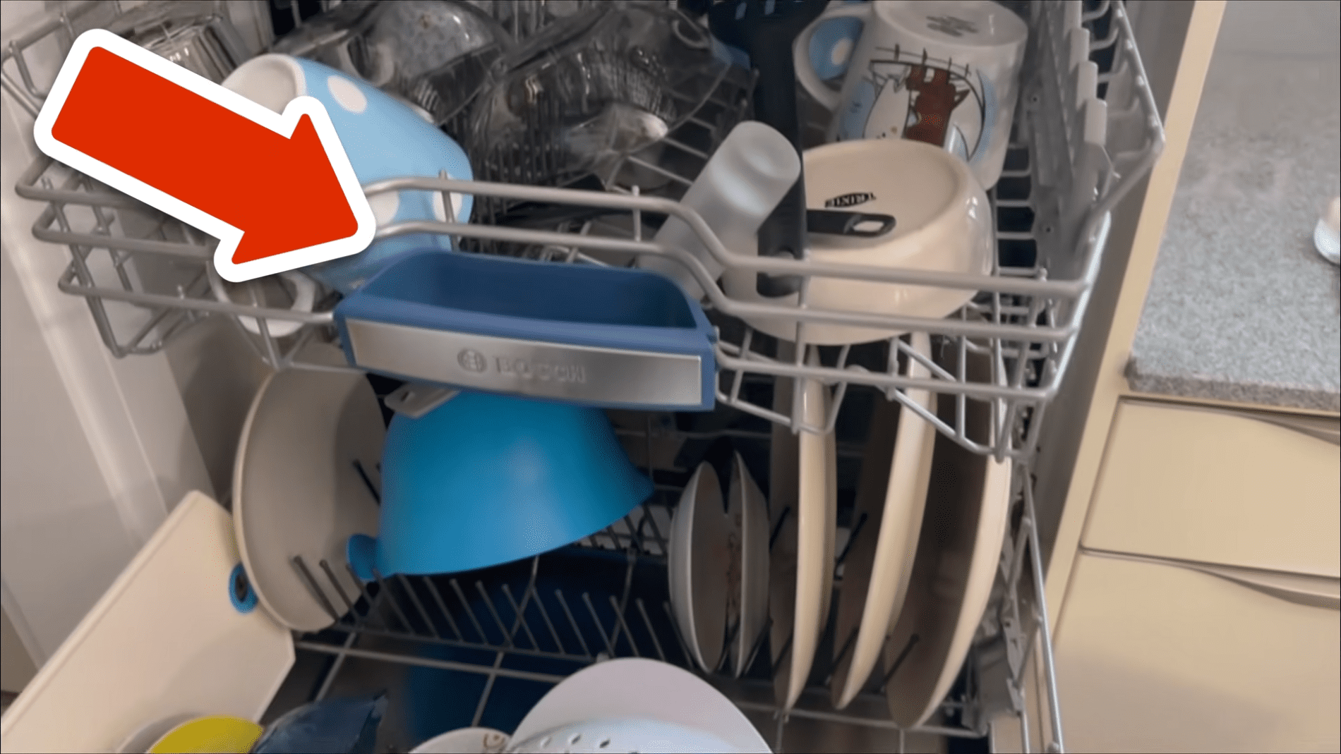Експерти розповіли про бюджетну альтернативу капсулам для посудомийки. Фото: YouTube/Smart Fox