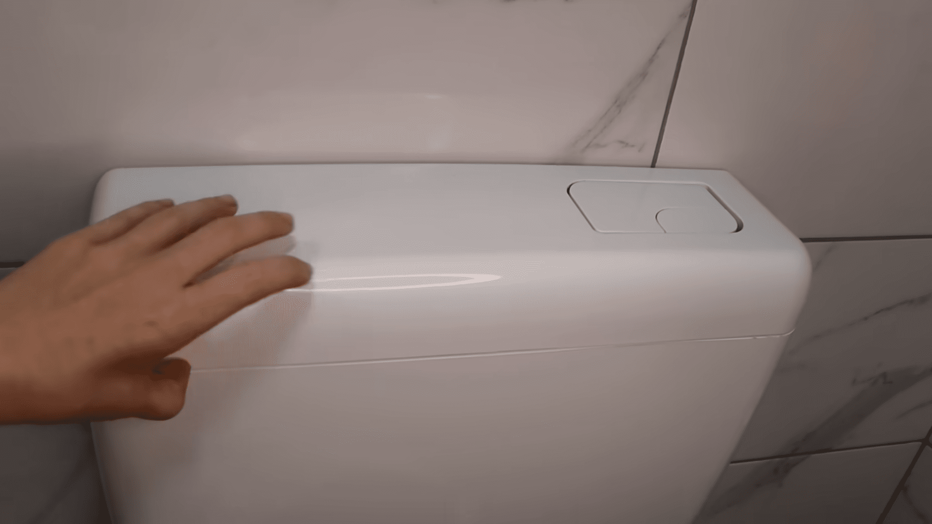 Експерти розповіли лайфхаки, які пришвидшать прибирання в туалеті. Фото:YouTube/Uradi Sama- Ideje za kreativce