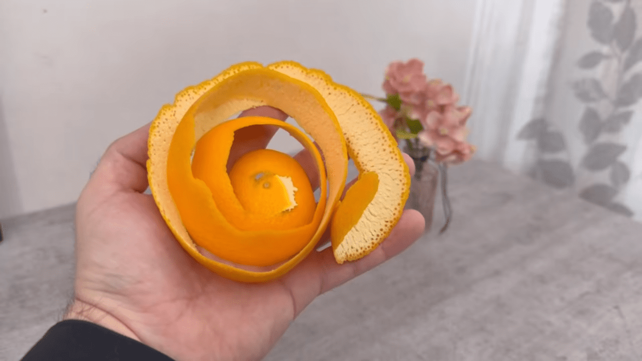 Експерти розповіли,як зробити простий домашній засіб для прибирання. Фото: YouTube