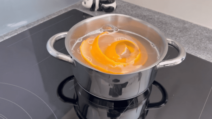 Експерти розповіли,як зробити простий домашній засіб для прибирання. Фото: YouTube