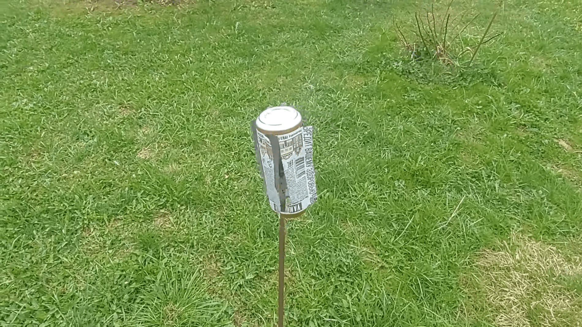 Городники розповіли, як самостійно зробити відлякувач для кротів і птахів. Фото: YouTube