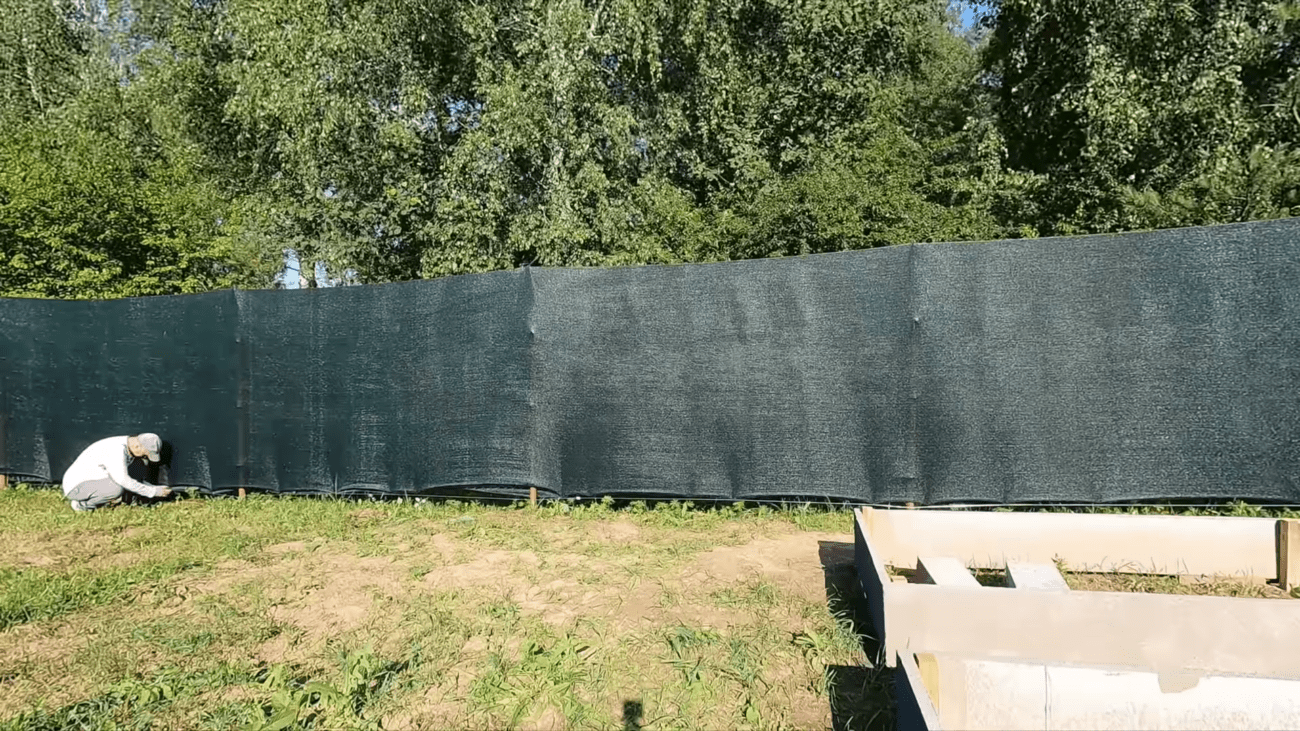 Експерти розповіли, як власноруч змайструвати паркан для дачі. Фото: YouTube