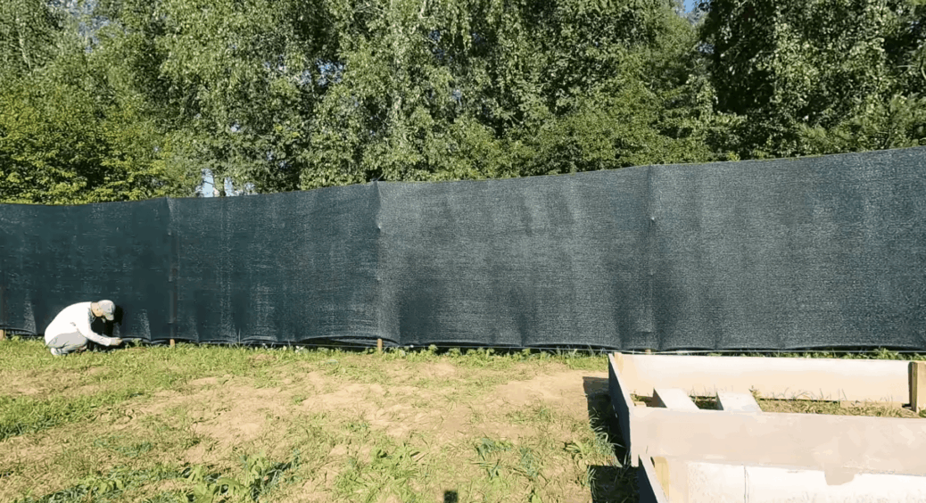 Сусід-будівельник підказав: як зробити паркан за 1 день із простих матеріалів – акуратний і стоїть роками 