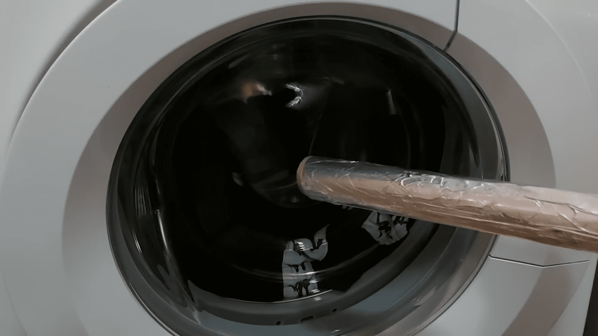 Експерти розповіли, як прати одяг, щоб не прасувати. Фото:YouTube/JECA SVAŠTARICA