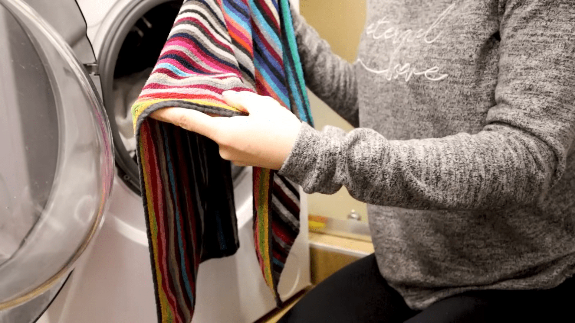 Експерти розповіли, як правильно прати рушники. Фото:YouTube/Uradi Sama- Ideje za kreativce