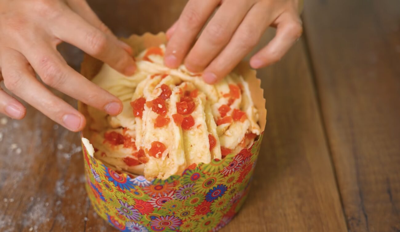 Господині поділилися рецептом паски без дріжджів і розстойки. Фото: YouTube Alina FooDee