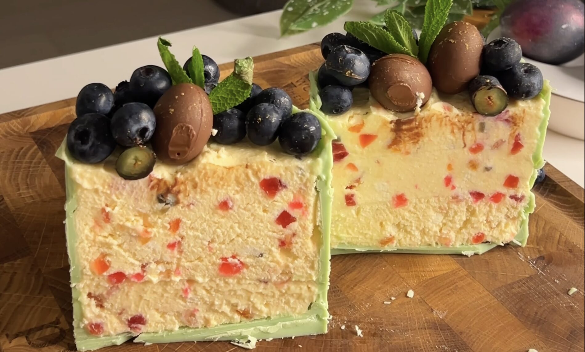 Господині поділилися рецептом сирної паски в шоколаді. Фото: YouTube Ptashka Oly