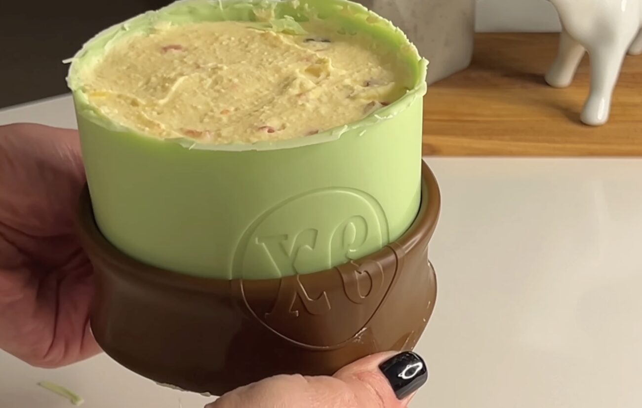 Господині поділилися рецептом сирної паски в шоколаді. Фото: YouTube Ptashka Oly