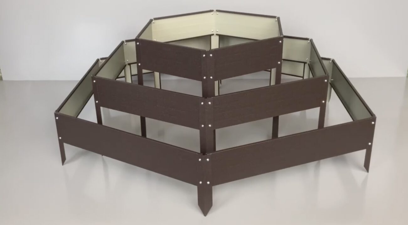 Садівники розповіли, як зробити триярусну клумбу. Фото: YouTube Andrew Kulakov