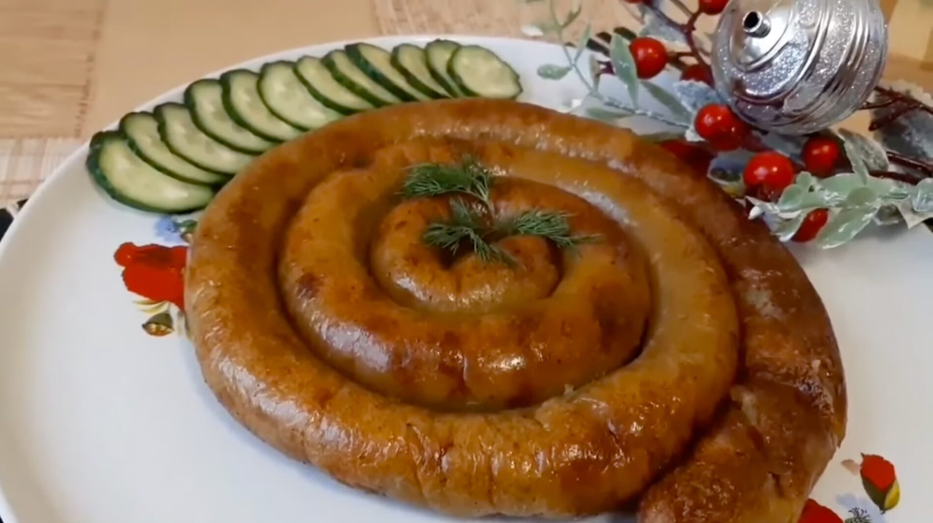 Господині поділилися рецептом картопляної ковбаски з салом. Фото: YouTube Галочка-Кулінарочка