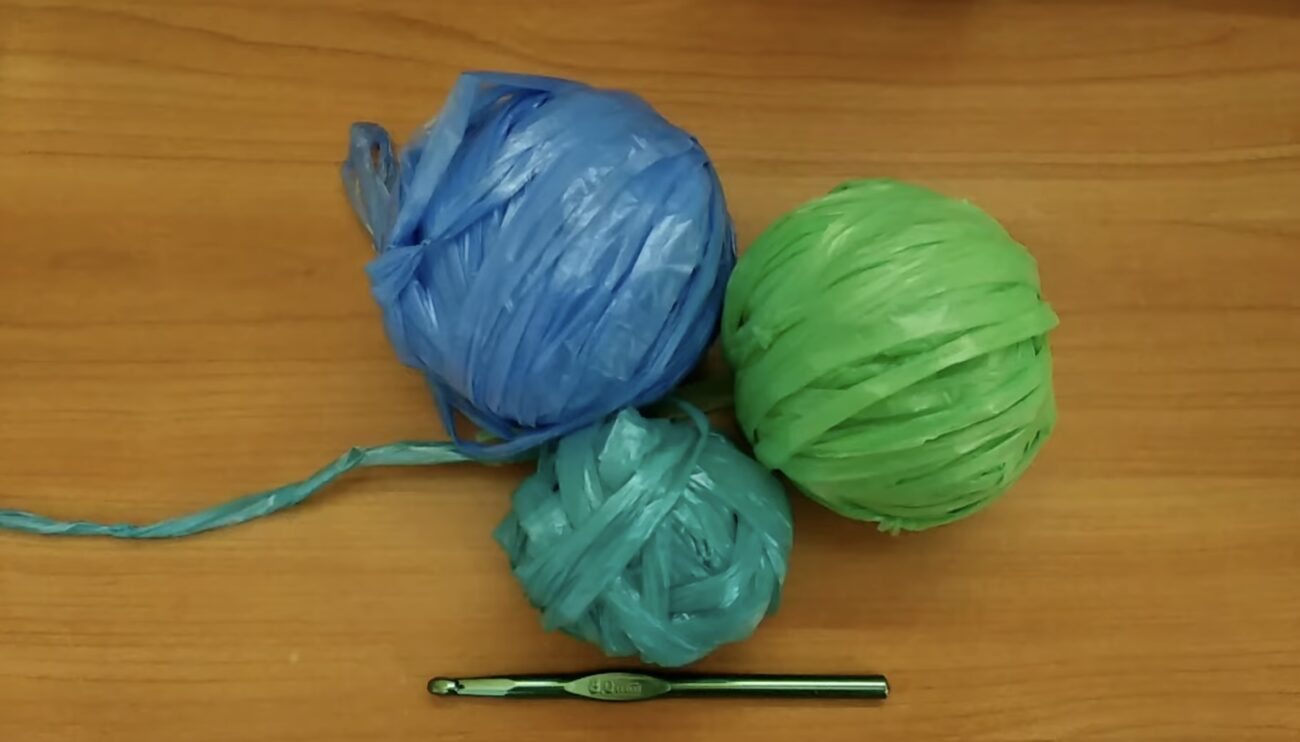 Господині розповіли, як зробити килимок для підлоги власноруч. Фото: YouTube Beauty crochet Ukraine