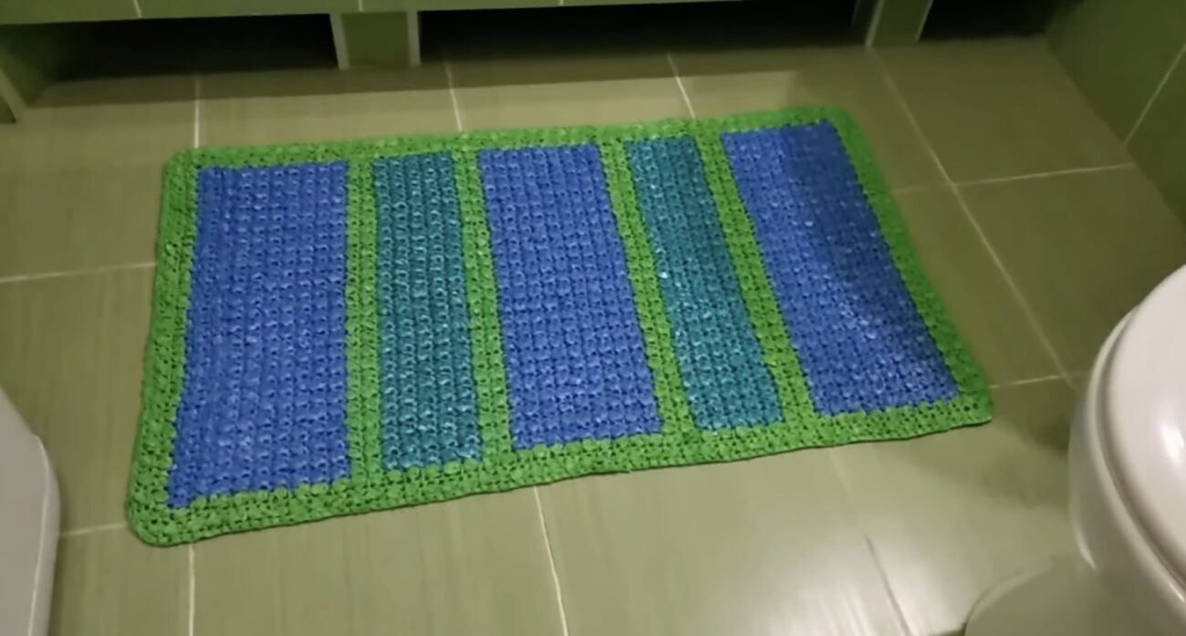 Господині розповіли, як зробити килимок для підлоги власноруч. Фото: YouTube Beauty crochet Ukraine