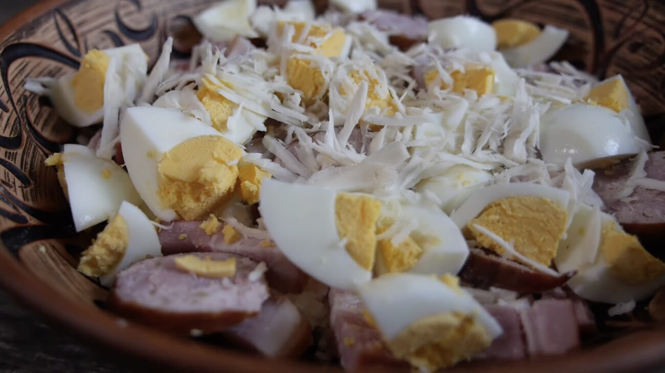 Господині поділилися рецептом страви, яку готують після Великодня. Фото: YouTube НАШІ БЕСАГИ – їжа та рецепти